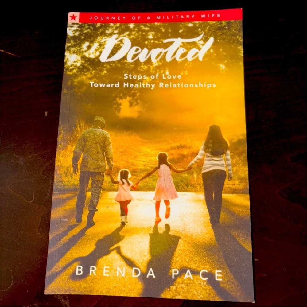 Devoted Steps of Love Toward Healthy Relationships - Paperback  By Brenda Pace